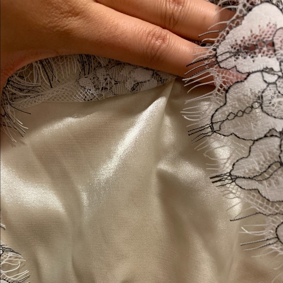 beautiful satin ivory shirt w white and black lace - Picture 5 of 6